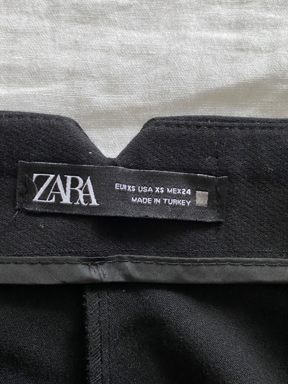 Zara HIGH-WAISTED PANTS | Black | Size XS - Picture 7 of 8